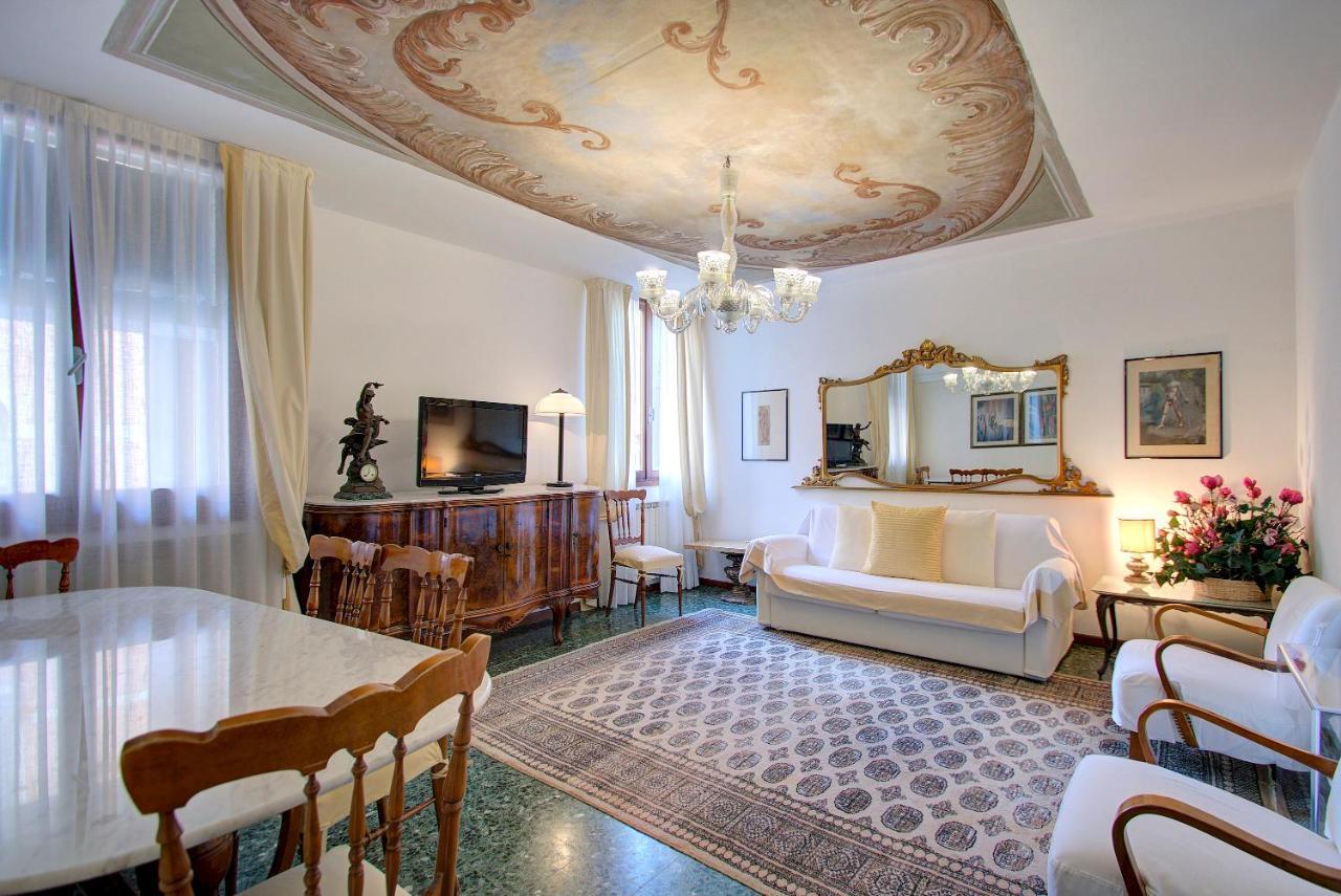 Apartment Marco Canal-views