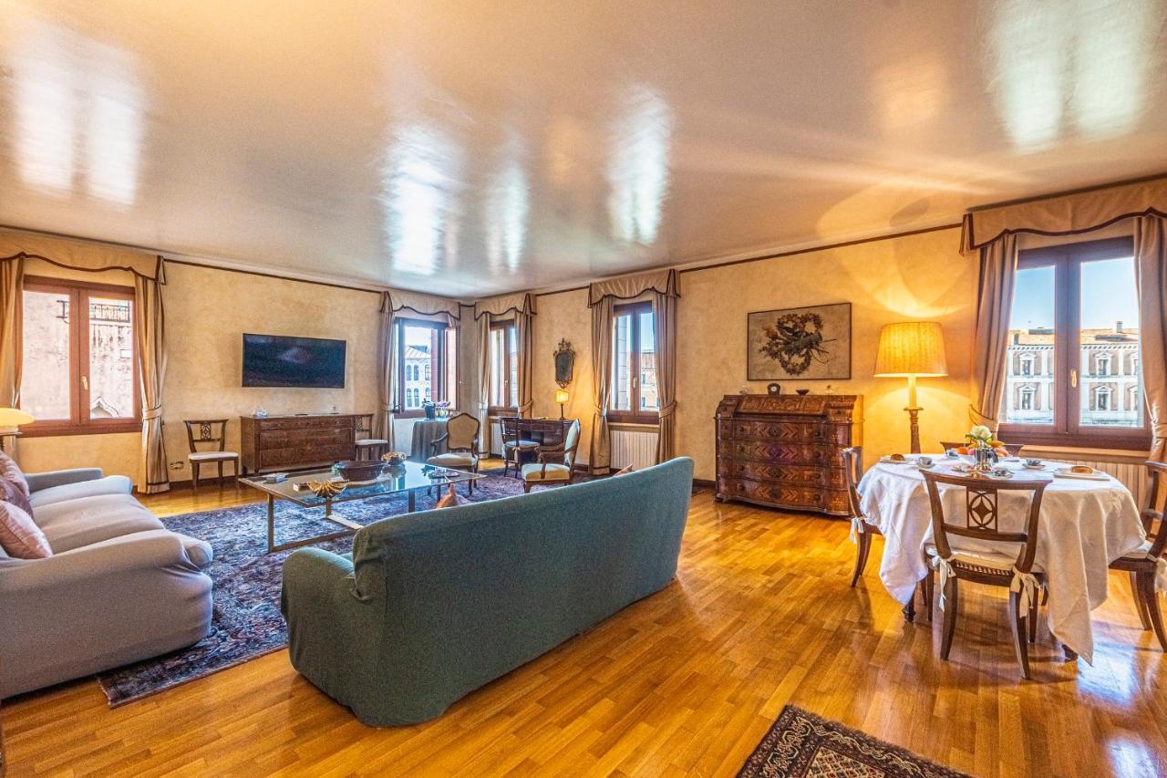 Ca' Pellegrini Luxury Grand Canal Apartment