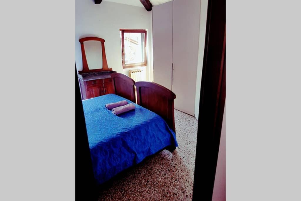 Large 3 Flat Rialto