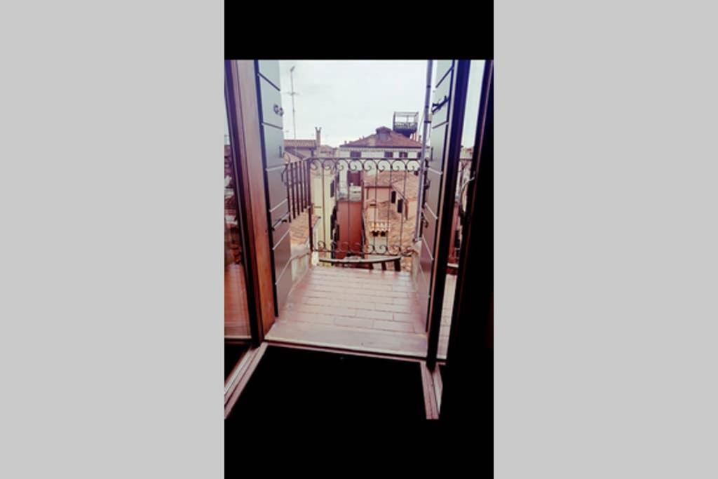 Large 3 Flat Rialto *