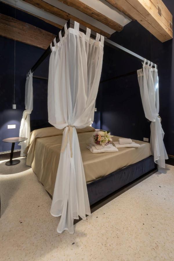 Poli 2* Venice