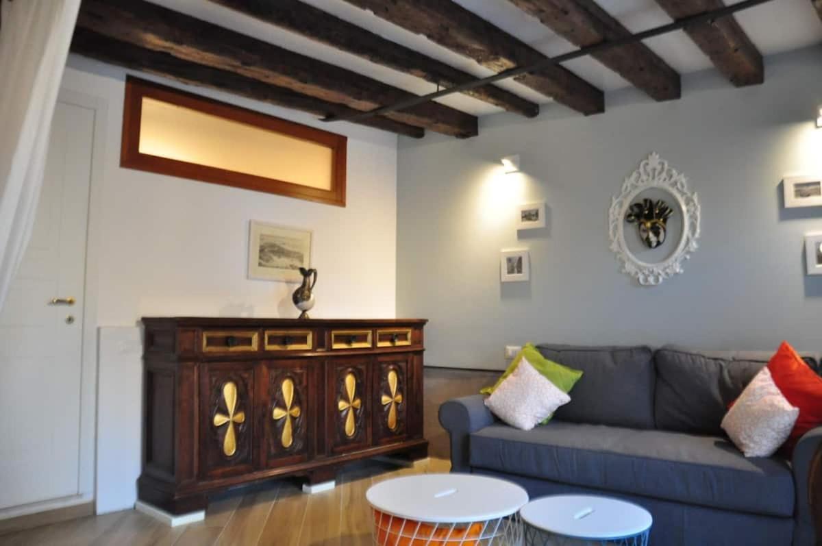 Canal View Apartment *