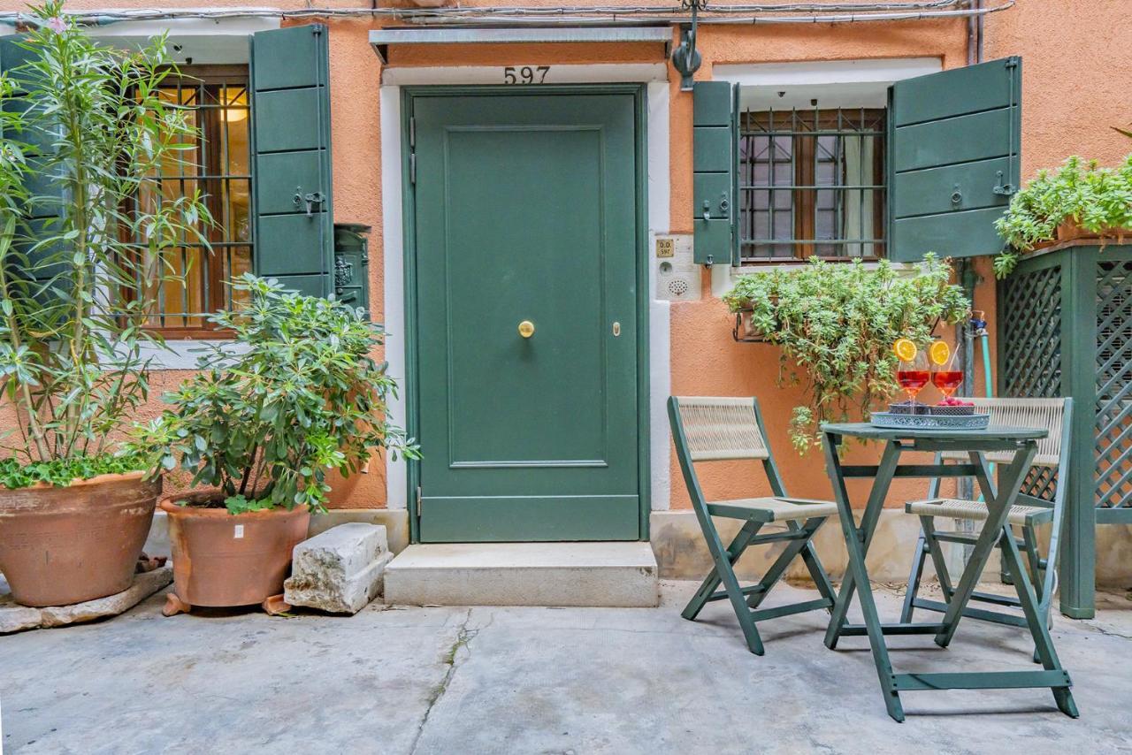 Lo Squero 1 The Secret Courtyard In Dorsoduro Venice