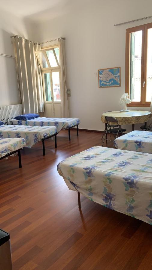 Archie's House Hostel *