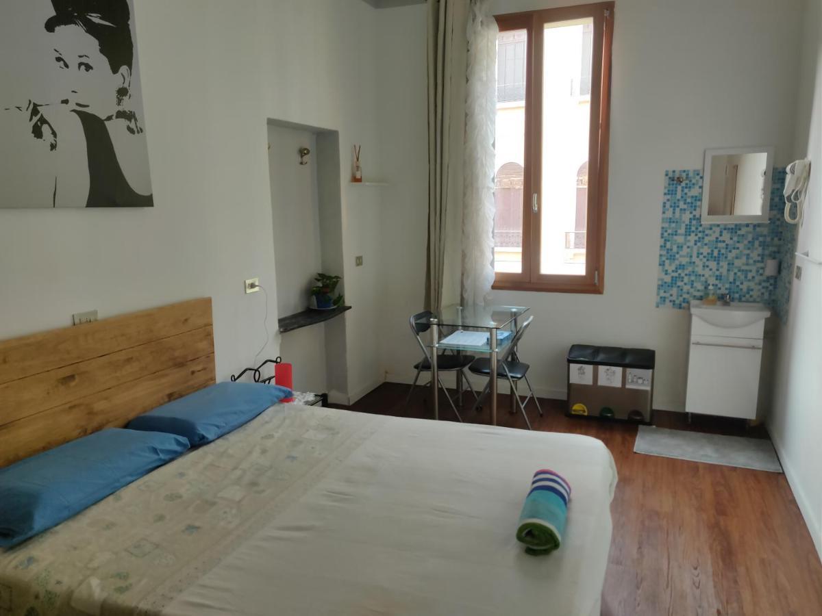 Archie's House Hostel *