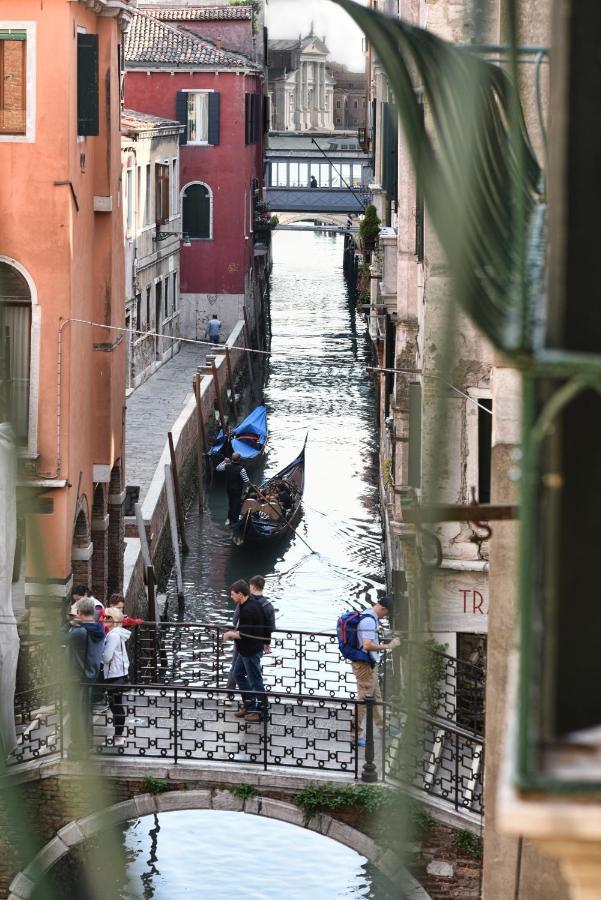 Flat With Canal View Near San Marco Apartamento