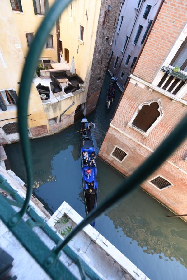 Flat With Canal View Near San Marco * Veneza