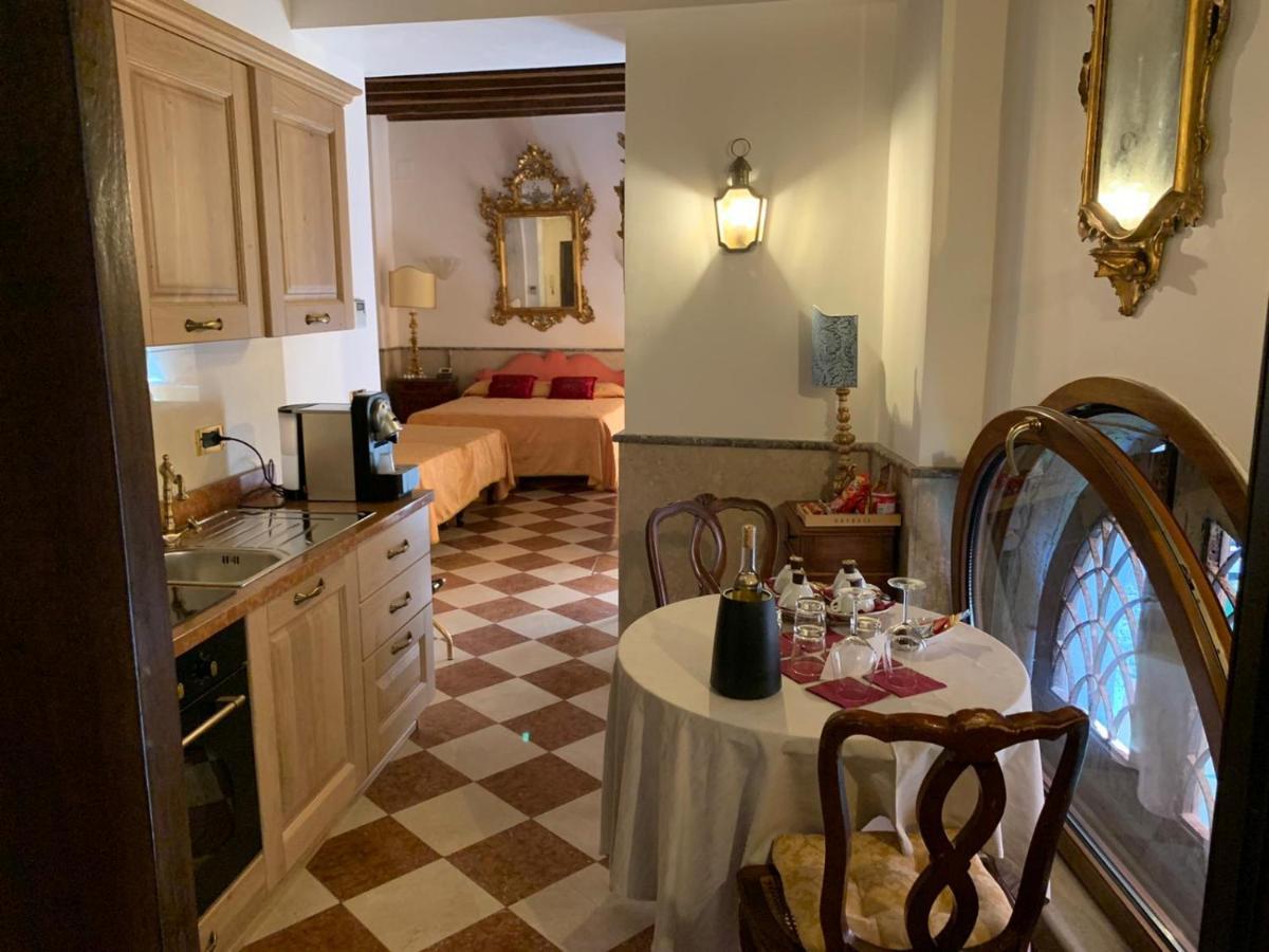 Luxury In San Marco With Canal View Apartment