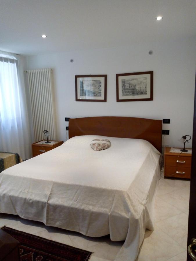 Homestay With A Secret And Romantic Park Venice