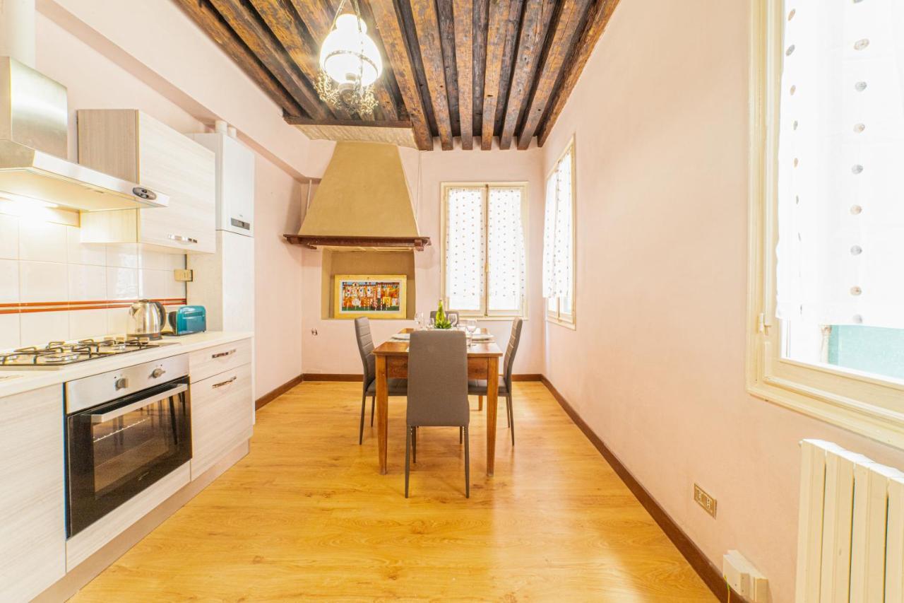 Apartment In A Historic Venetian Building *