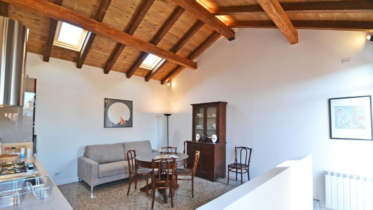 Mellina's Terrace - Stylish House Apartment