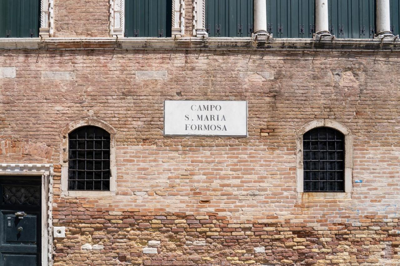 In A Historic Venetian Building Apartment Venice