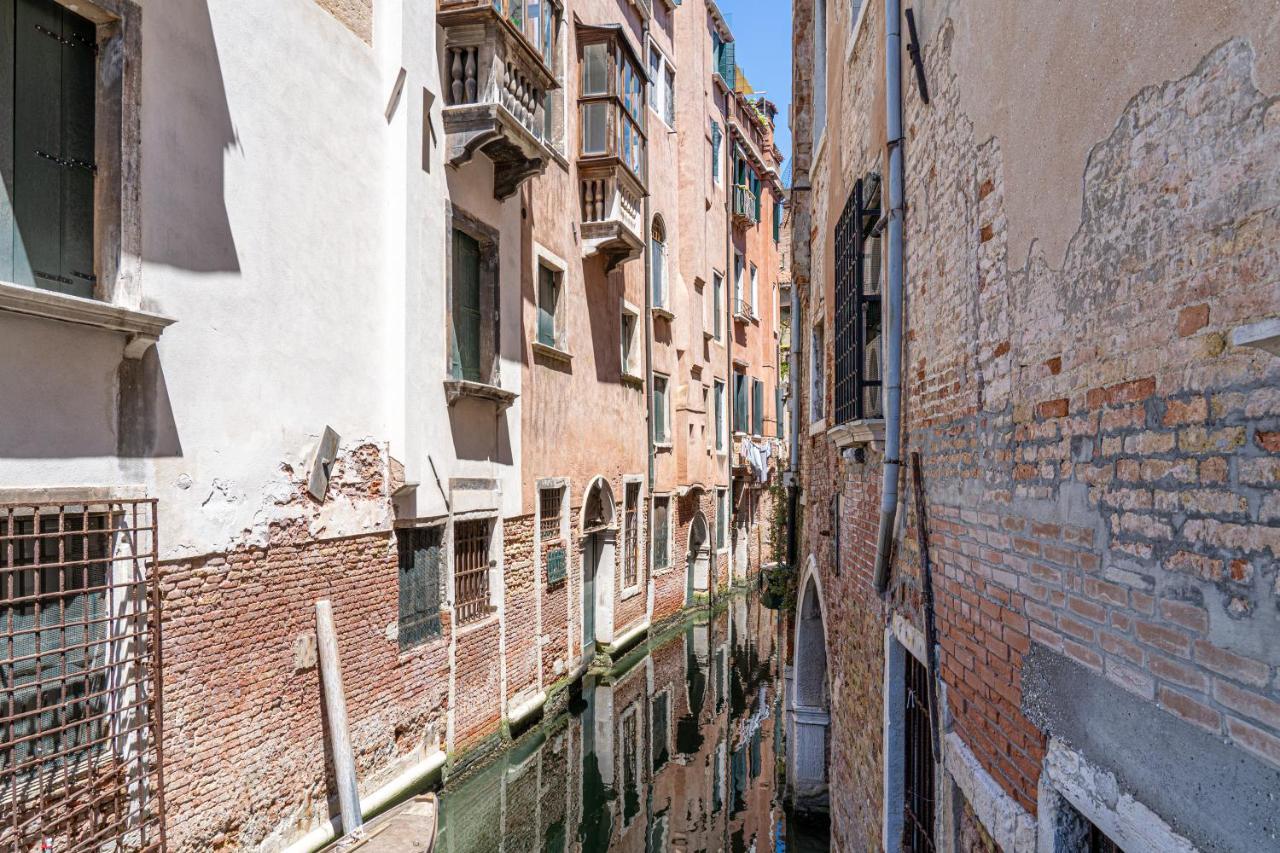 In A Historic Venetian Building Apartment Venice