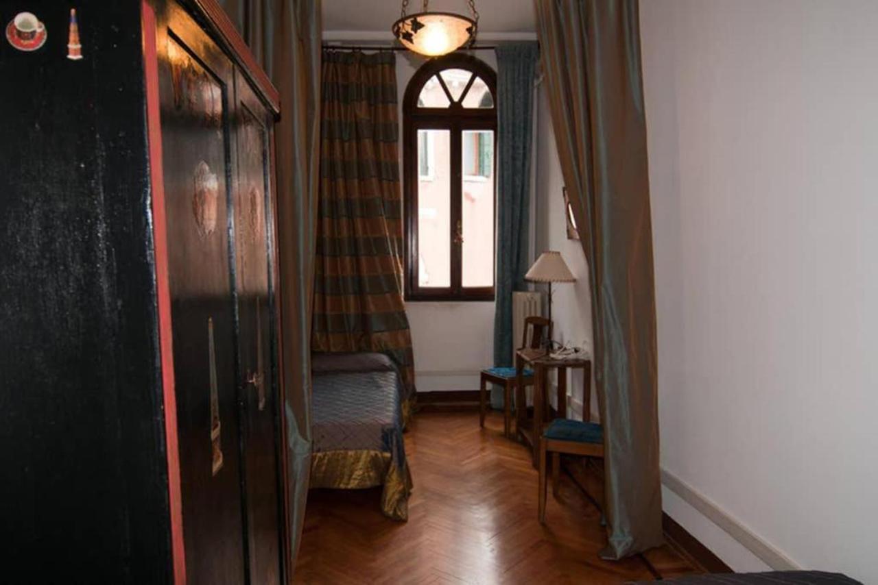 Apartamento Charming Large Palazzo In Center For Up To 9 People
