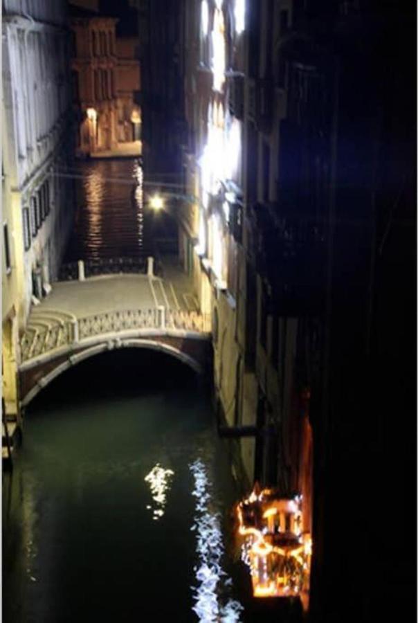 Apartamento Charming Large Palazzo In Center For Up To 9 People Veneza