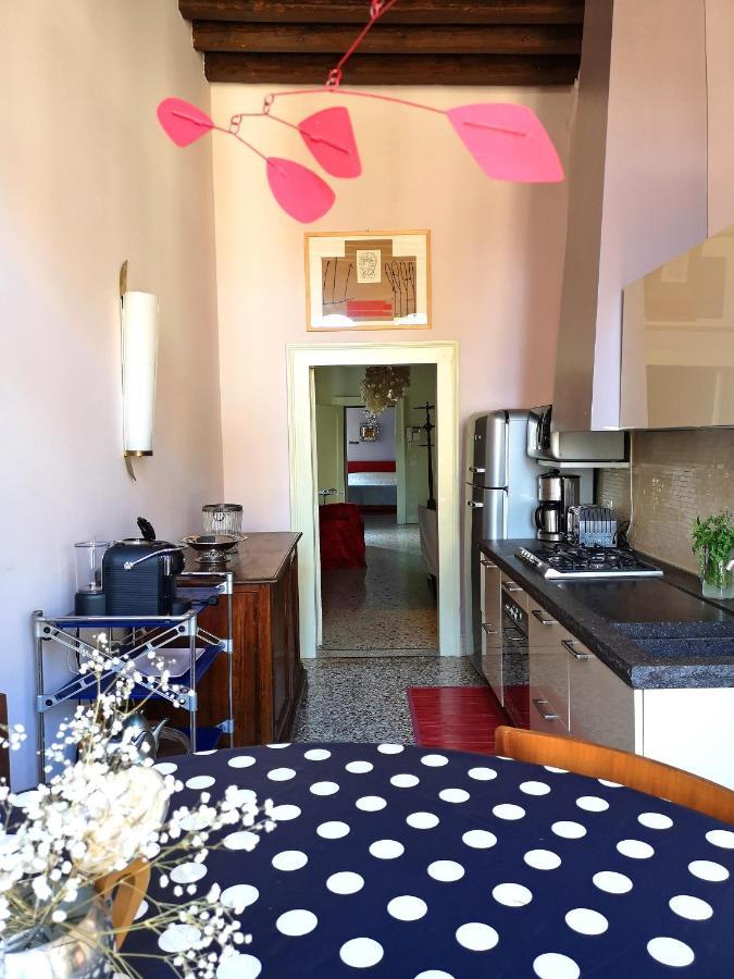 Gorgeous Venetian With Canal View *