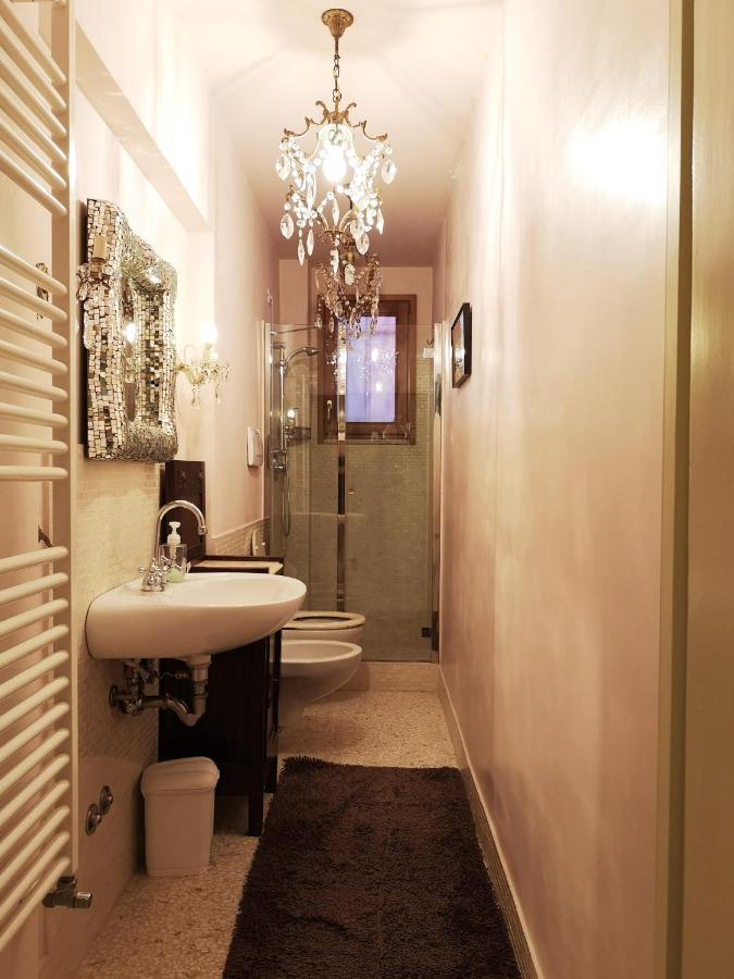 Gorgeous Venetian With Canal View *
