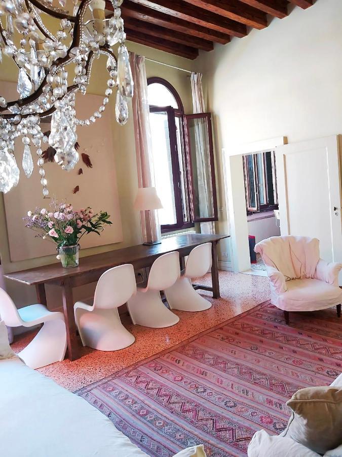 Apartment Gorgeous Venetian With Canal View Venice