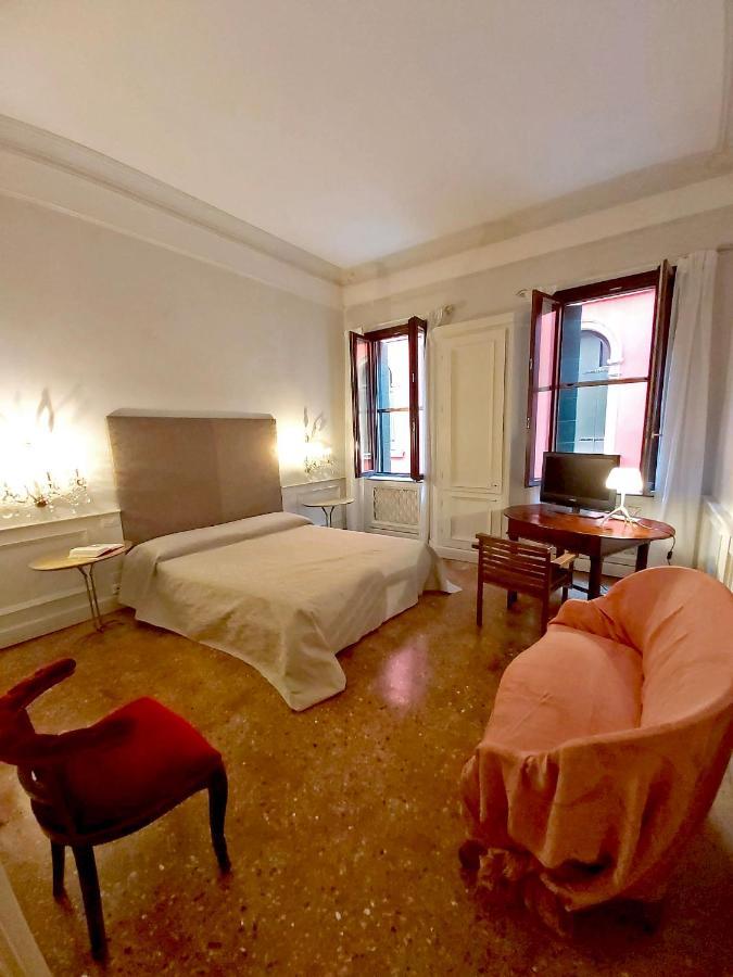Gorgeous Venetian With Canal View * Venice