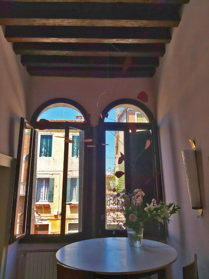 Gorgeous Venetian With Canal View Venice