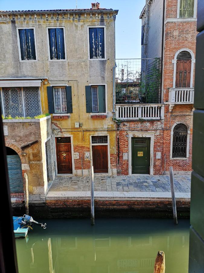 Gorgeous Venetian With Canal View *