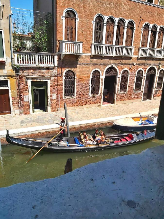 Apartment Gorgeous Venetian With Canal View