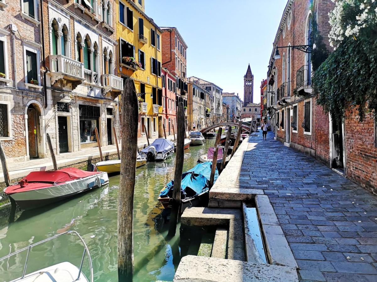 Gorgeous Venetian With Canal View Apartment *