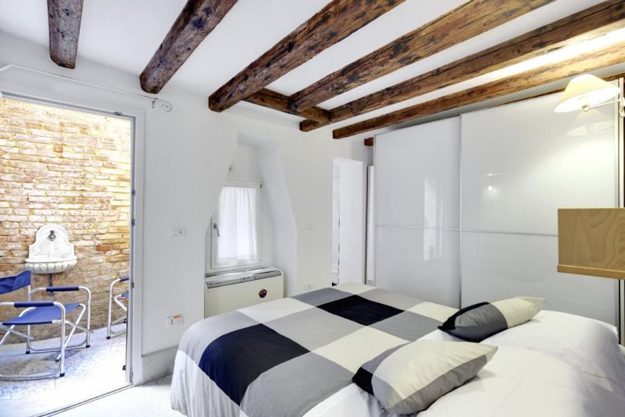 Apartment Cozy Up To 4 In Biennale Giardini By Bricola *
