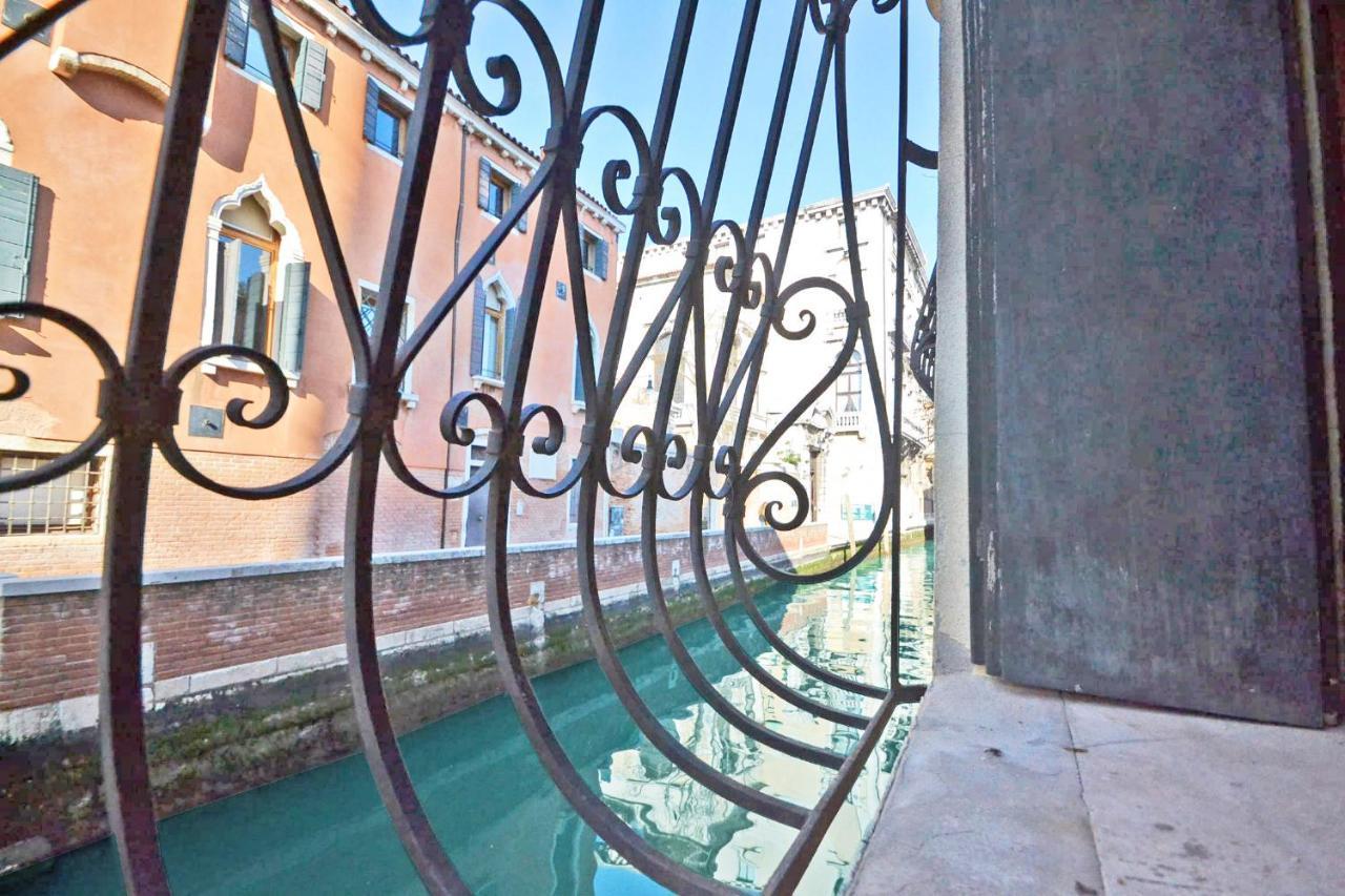 Apartment San Barnaba On The Canal Venice