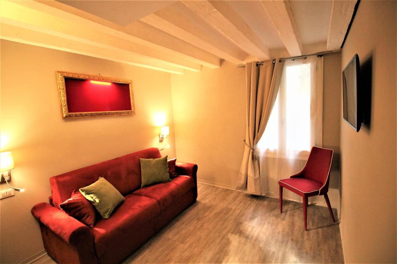 San Marco Fenice 3bdr 2bth Apartment