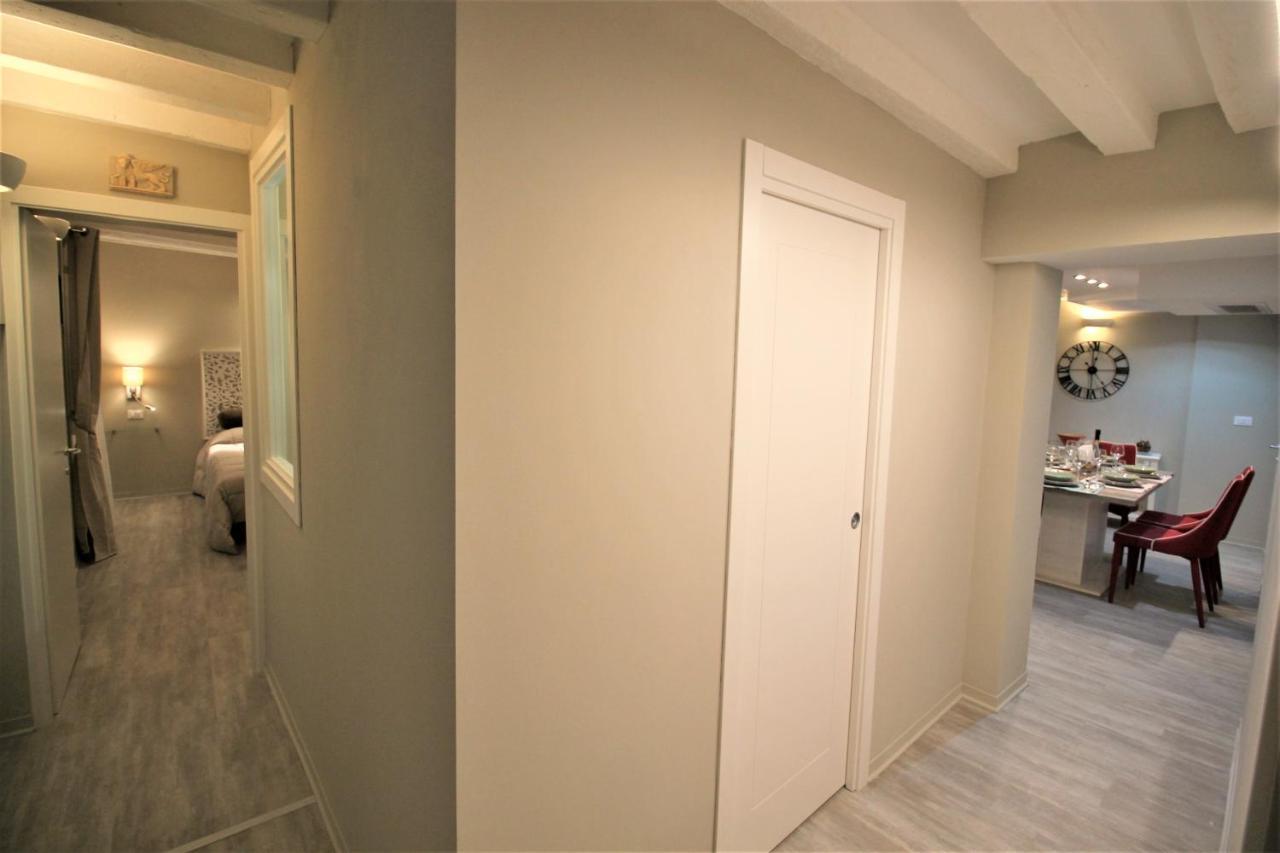 San Marco Fenice 3bdr 2bth Apartment Venice