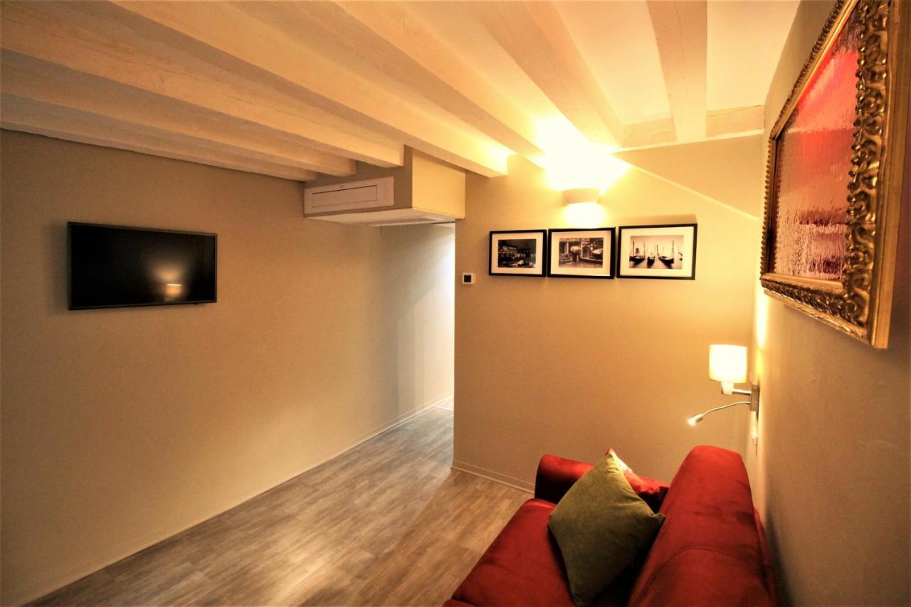San Marco Fenice 3bdr 2bth Apartment *
