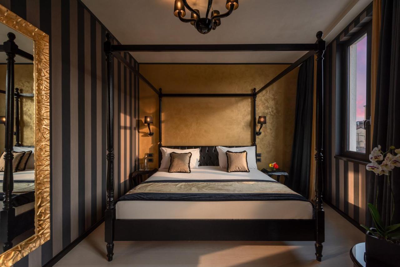 Hotel Carnival Palace - Collection