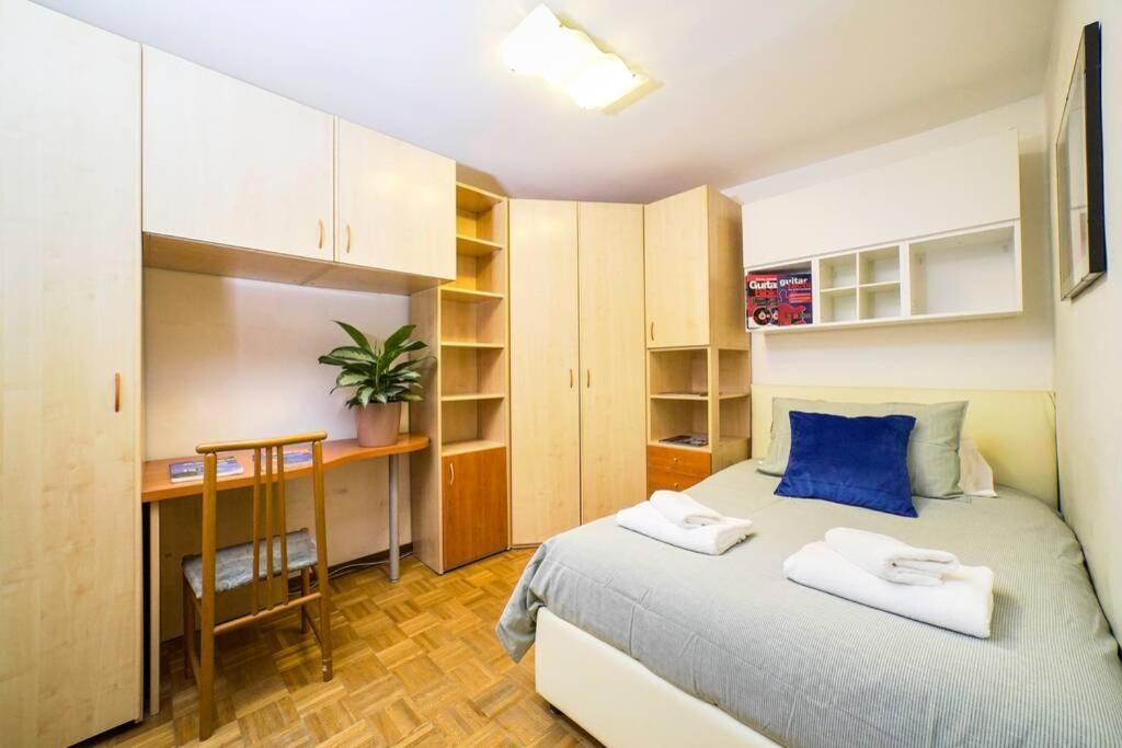 A Rialto, Calle Della Madonna Apartment *