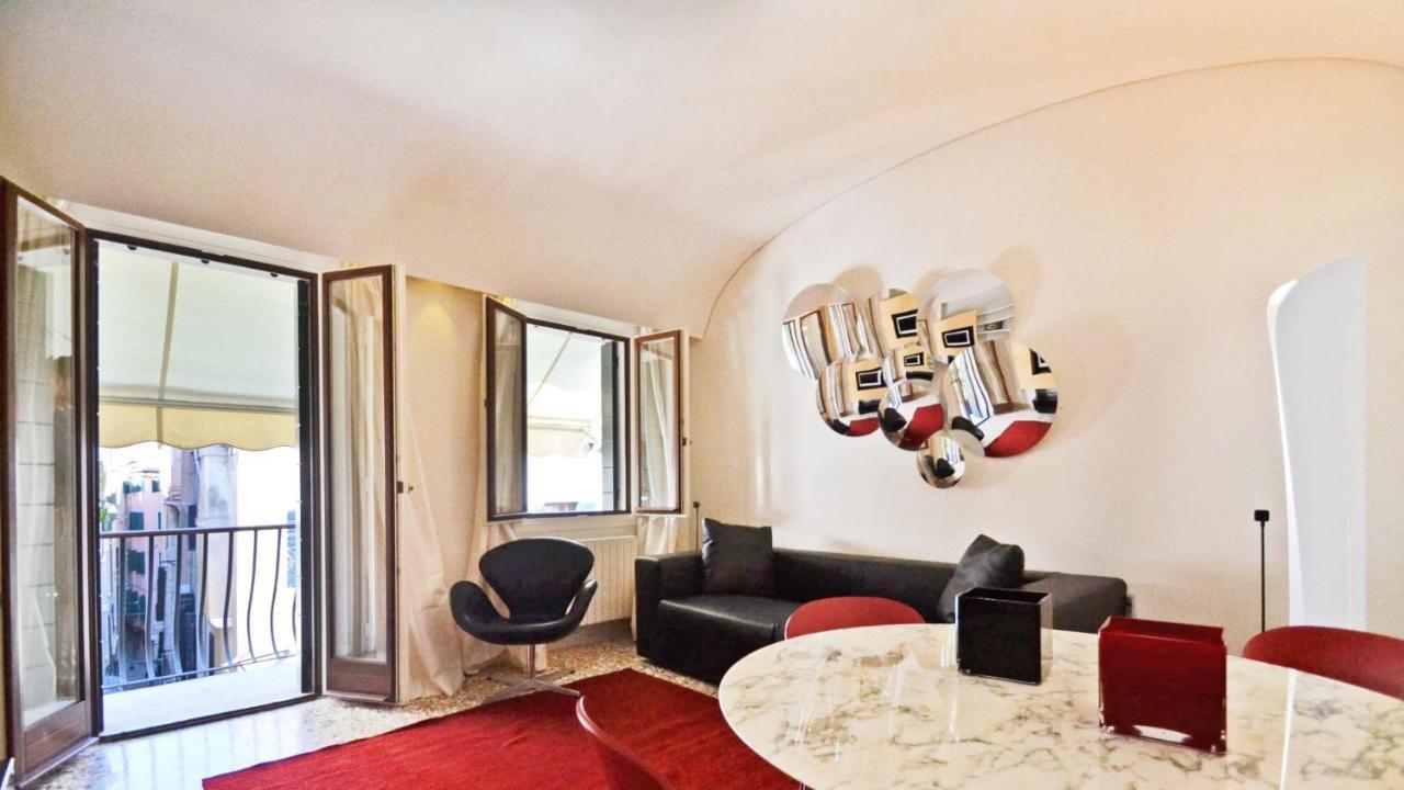 Apartment Ai Bareteri Luxury Canal View *
