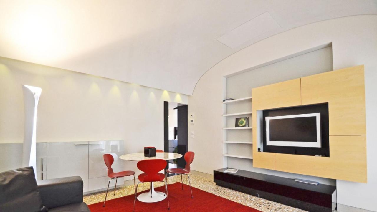 Ai Bareteri Luxury Canal View Apartment Venice