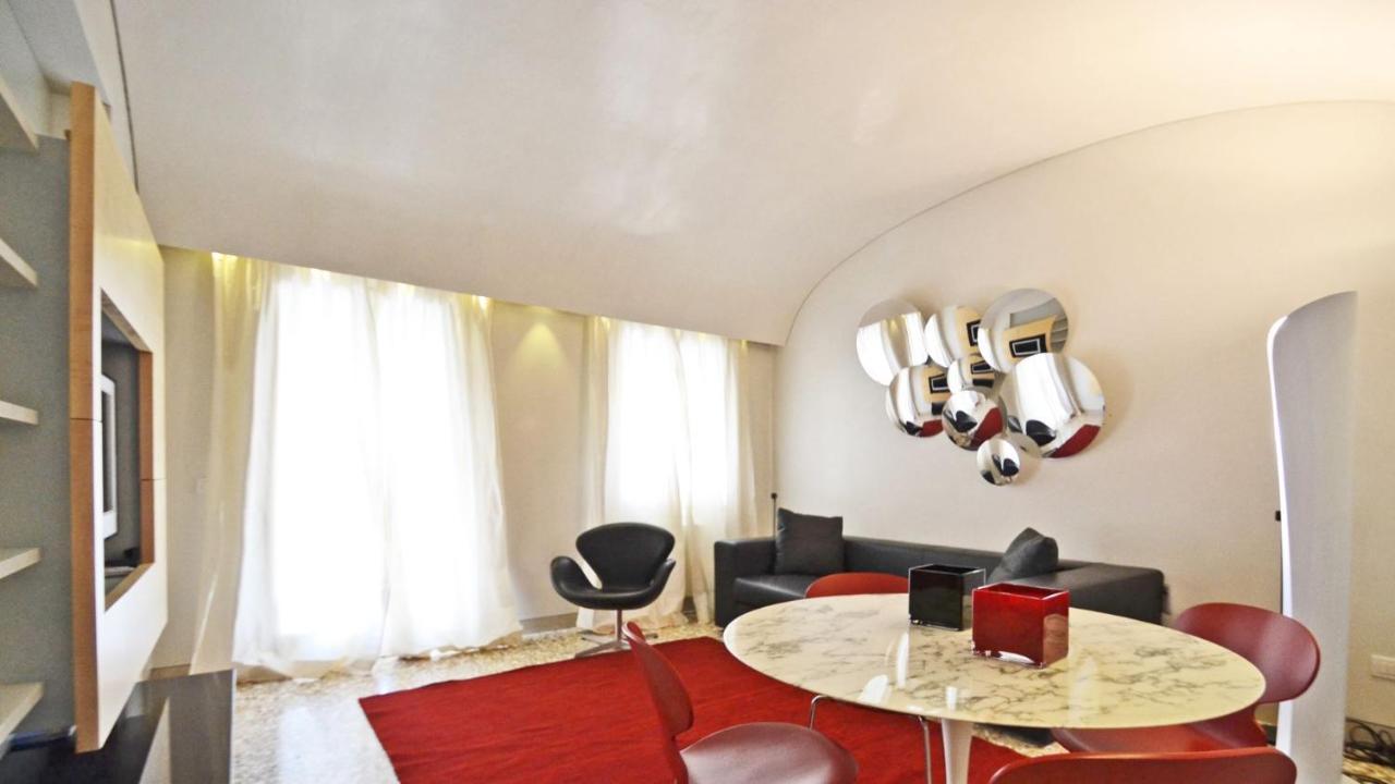 Ai Bareteri Luxury Canal View Apartment Venice