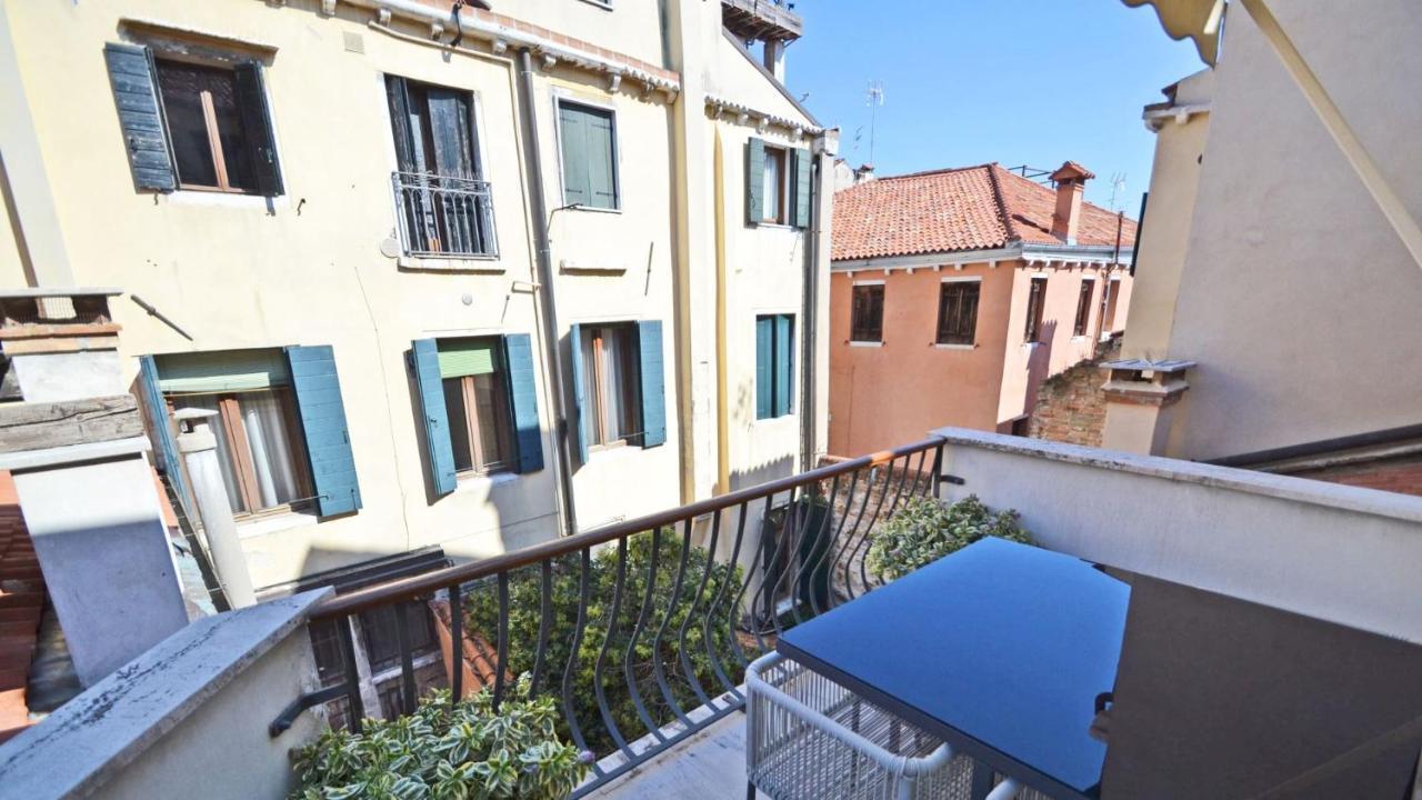 Ai Bareteri Luxury Canal View Apartment Venice