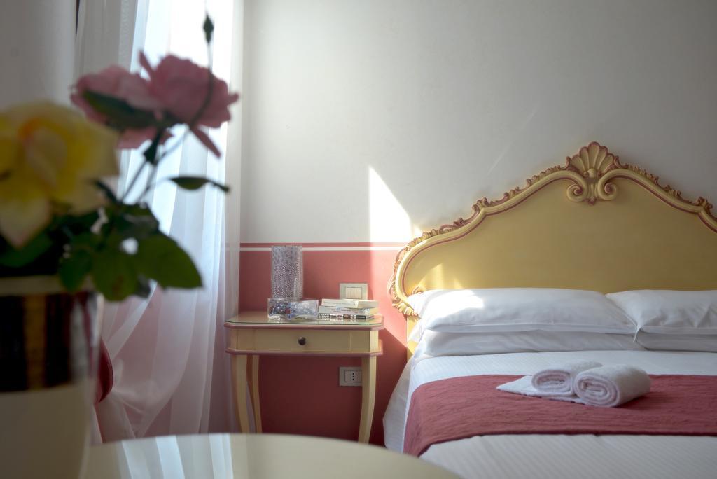 Ca' San Trovaso - 6 Bed & Breakfast 2*