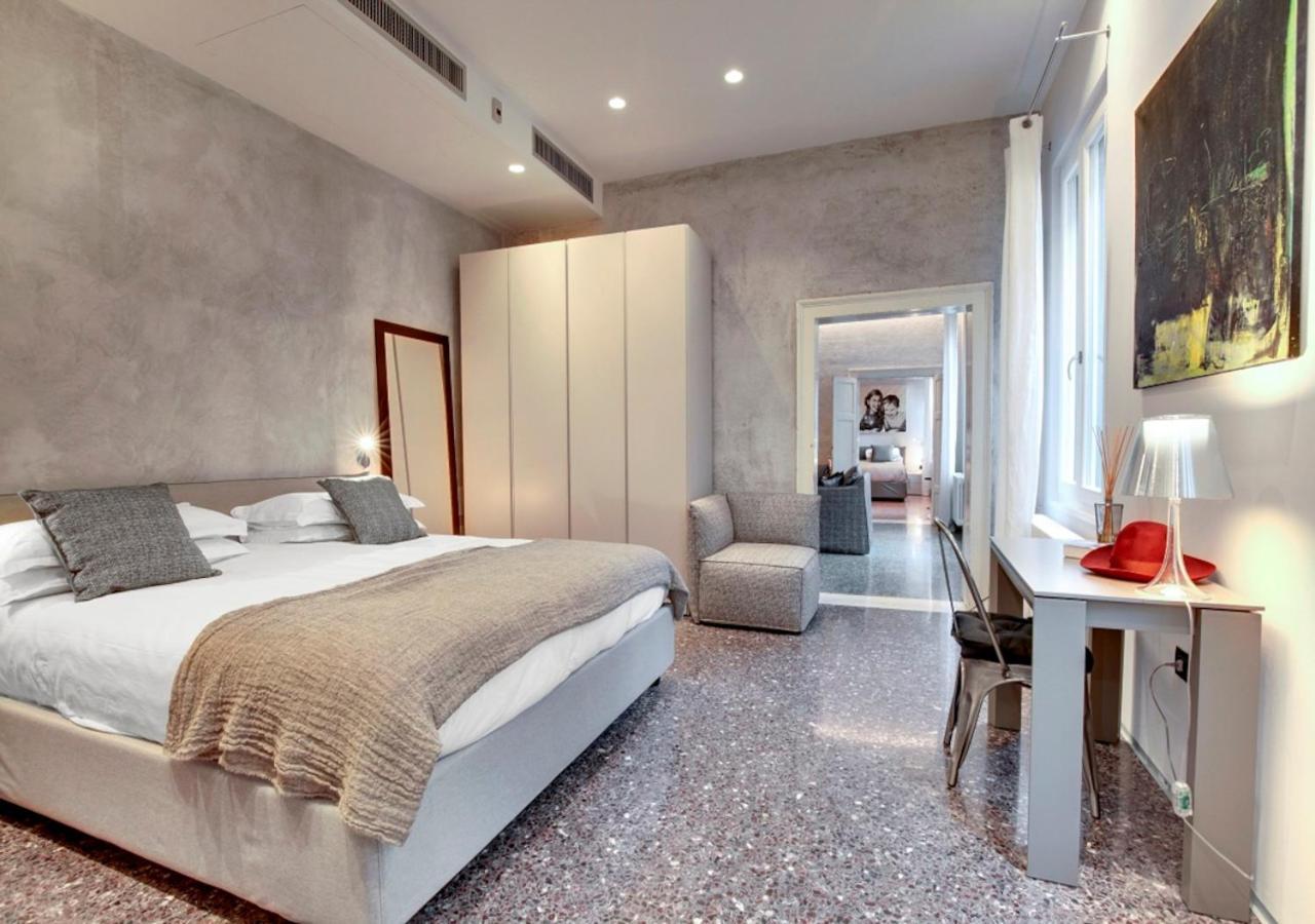 Stunning Modern In The Heart Of Apartment Venice