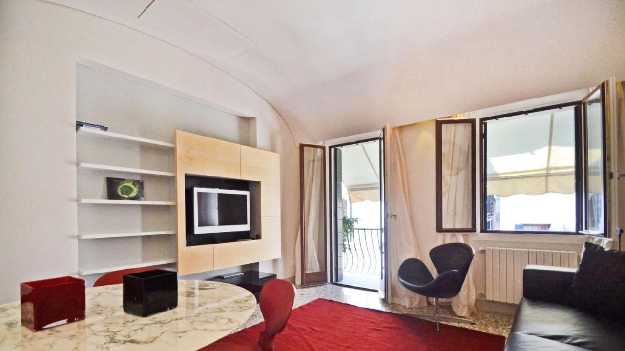Ai Bareteri Luxury Canal View Apartment *