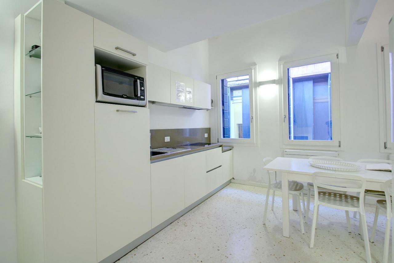 Guggenheim Next 10pax, Aircond, Wifi Apartment