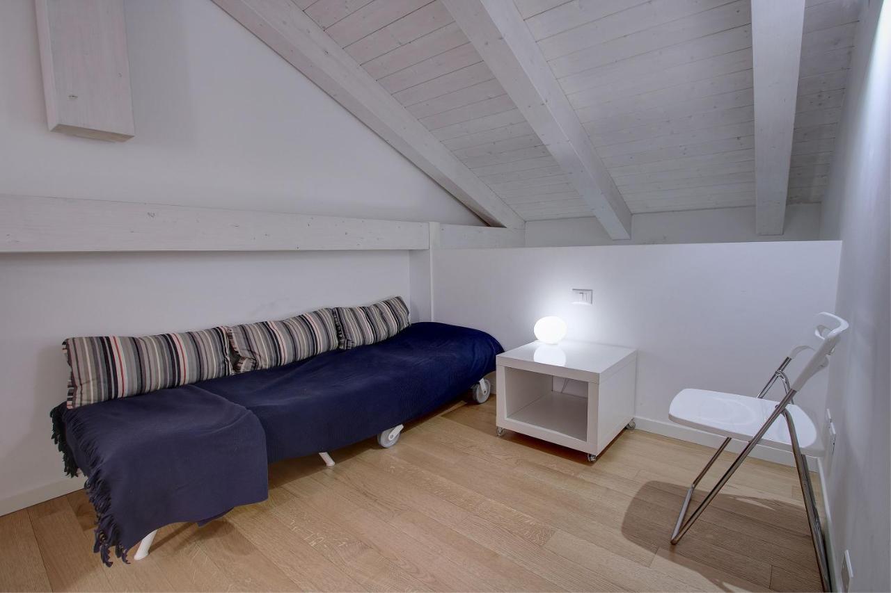 Guggenheim Next 10pax, Aircond, Wifi *