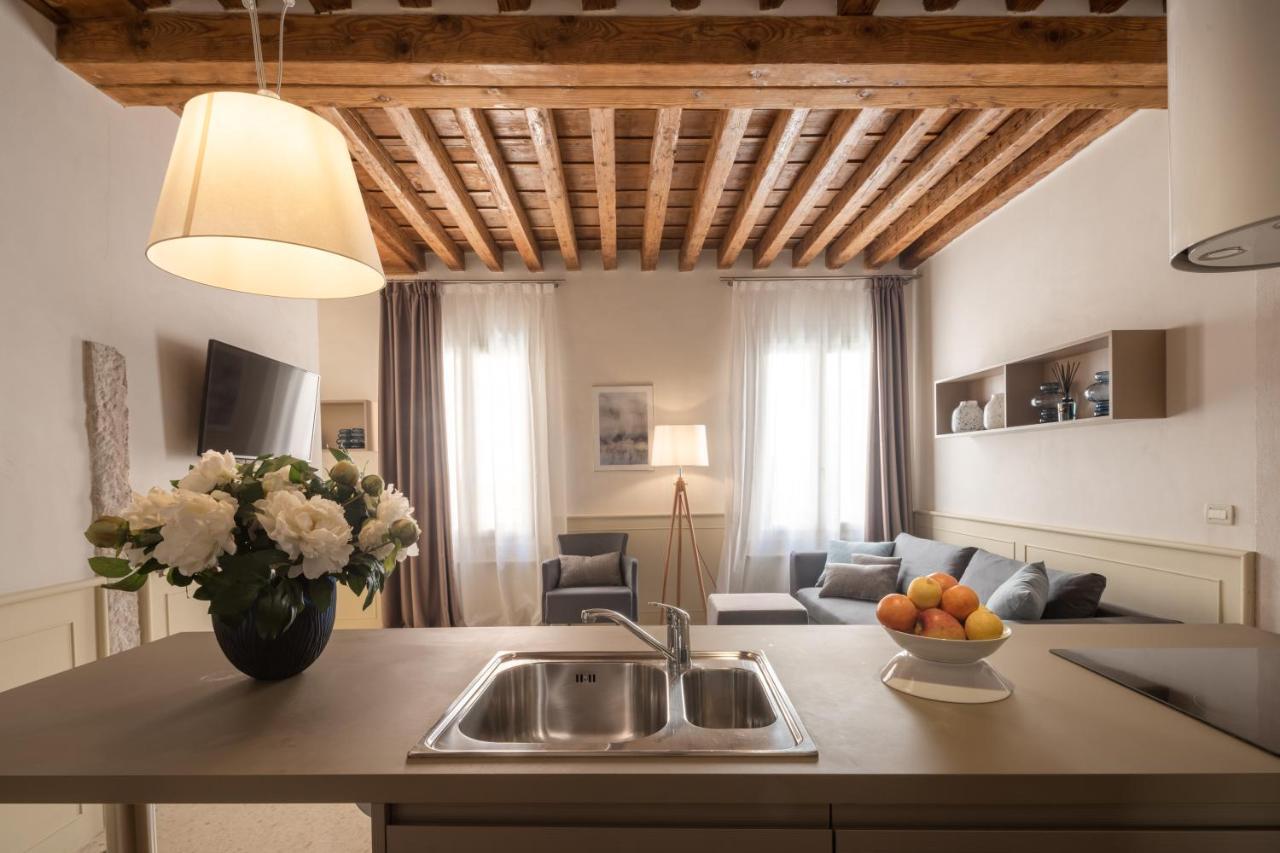 Apartment Lion Palace - San Marco R&r