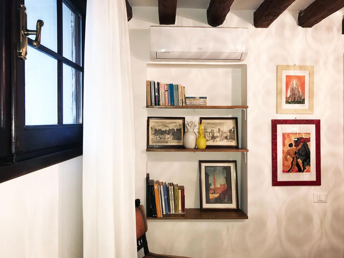 Casa Furlani Ai Dalmati - Your On The Canal Apartment Venice