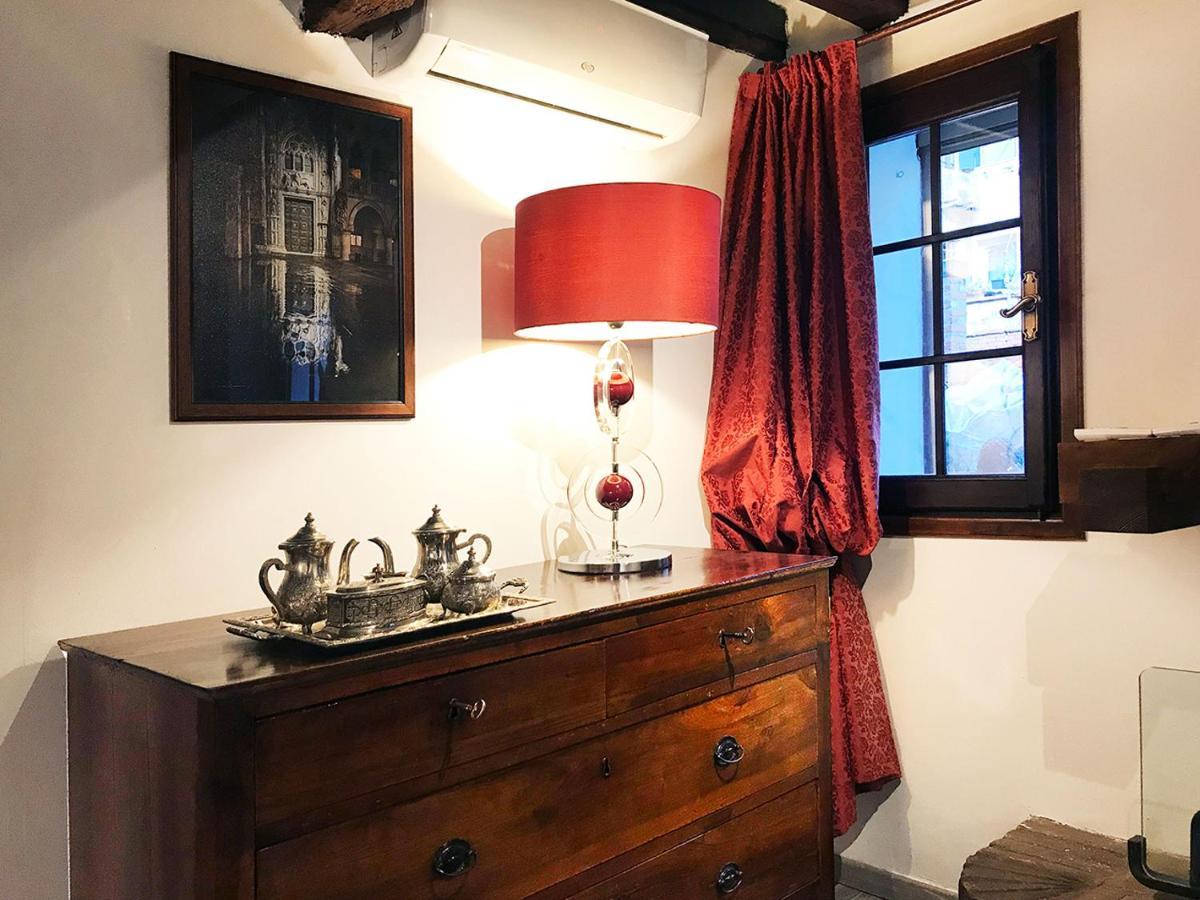 Apartment Casa Furlani Ai Dalmati - Your On The Canal Venice