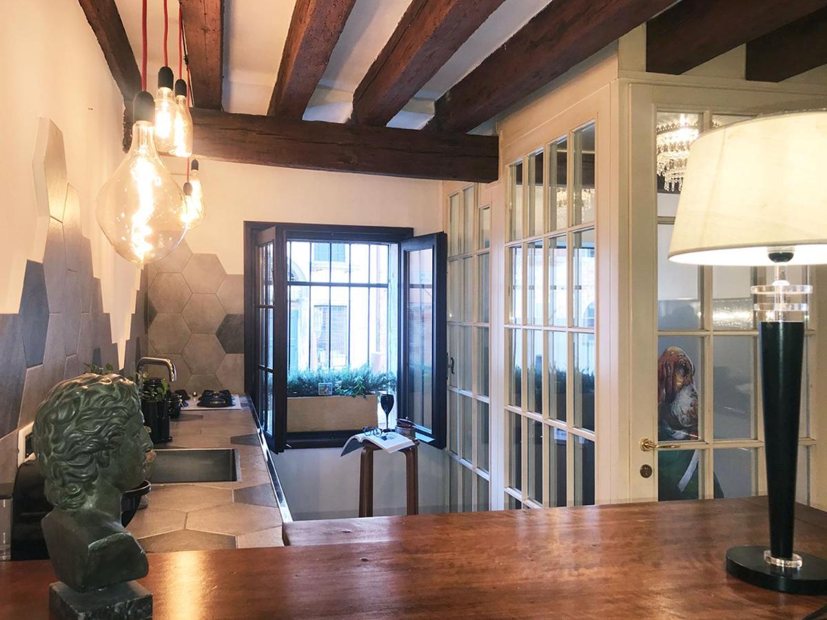 Apartment Casa Furlani Ai Dalmati - Your On The Canal Venice