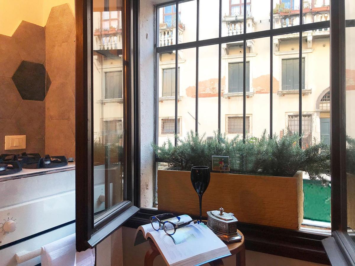Casa Furlani Ai Dalmati - Your On The Canal Apartment *
