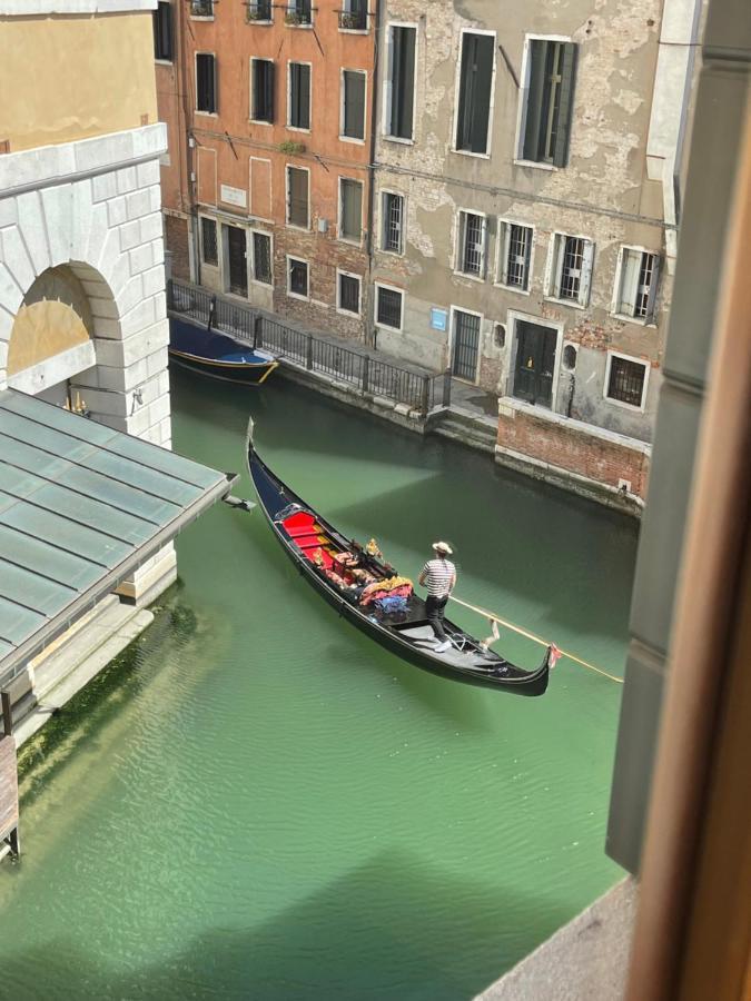 Casanova Fenice - Canal View Apartment Venice