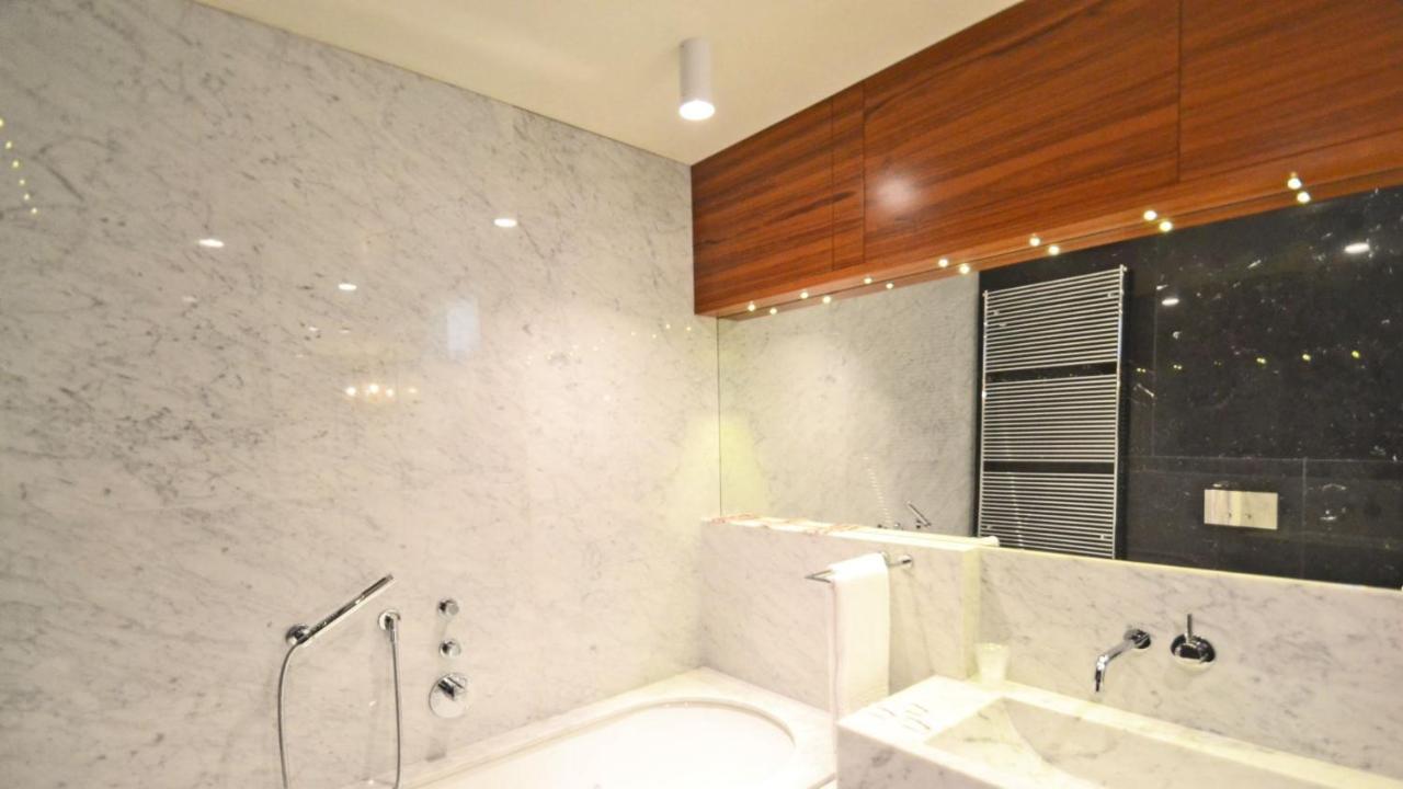 Ai Bareteri Luxury Canal View Apartment *